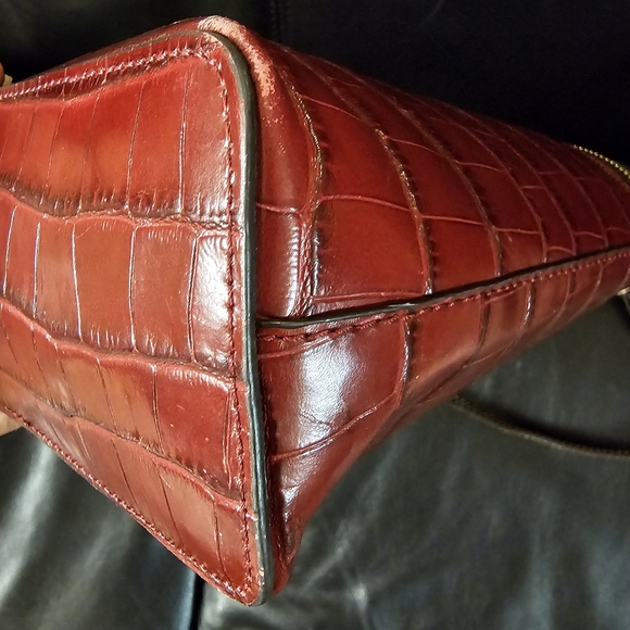 Dooney and Bourke Croc Embossed Leather Shoulder Crossbody Handbag Red Wine EUC - Picture 10 of 16